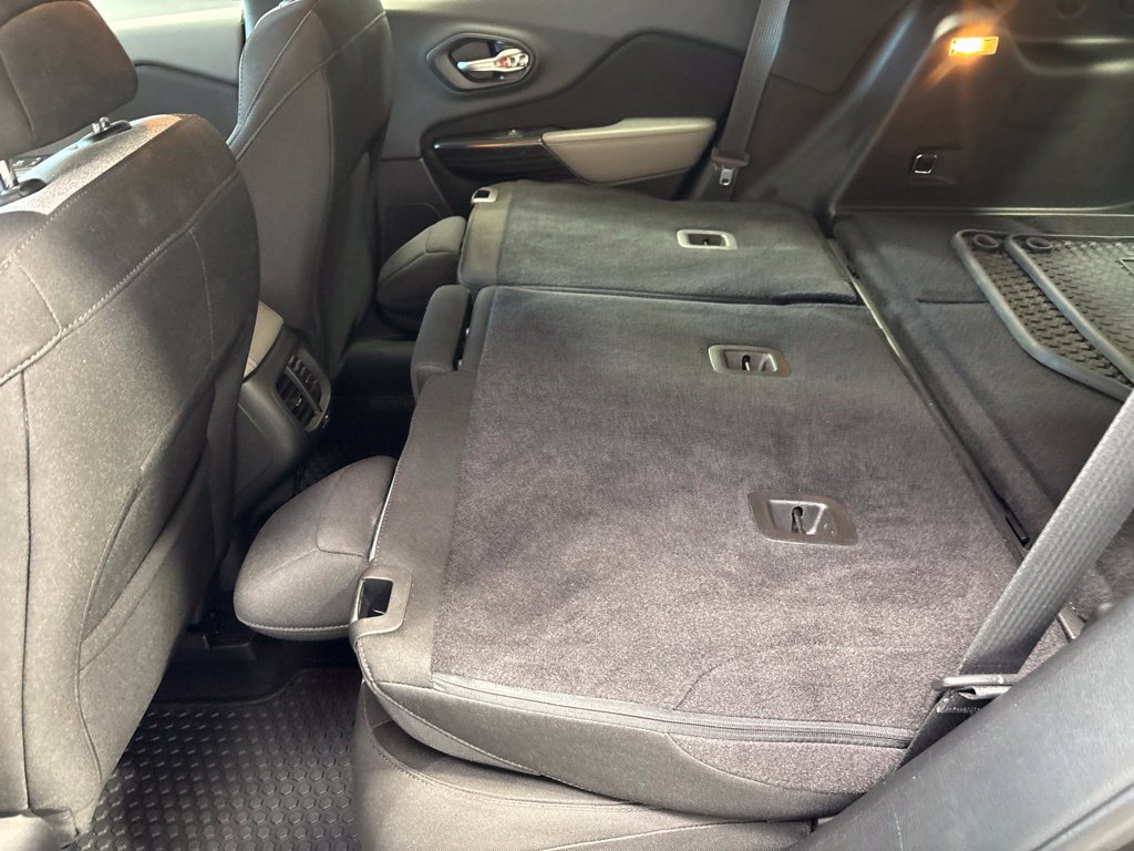 Used 2014 Jeep Cherokee Latitude w/ Cold Weather Group FWD image 40