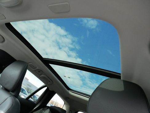 Used 2025 Volvo V60 B5 Cross Country Plus image 31