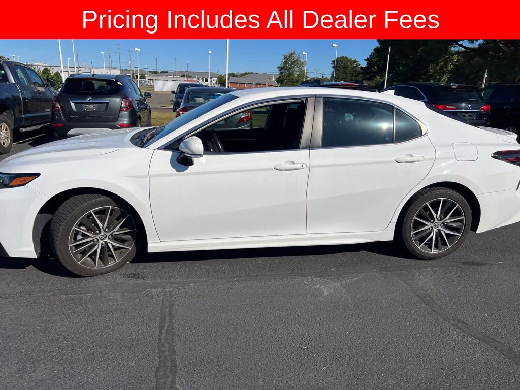 Used 2022 Toyota Camry SE FWD image 4