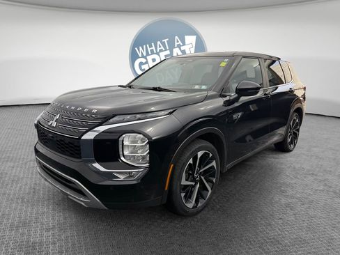 Used 2025 Mitsubishi Outlander SE image 8