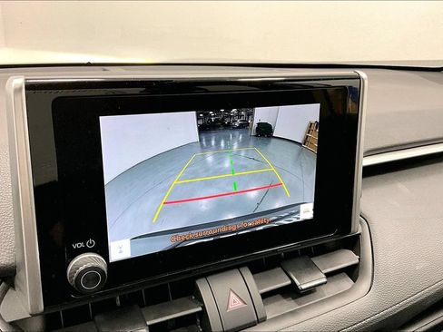 Used 2025 Toyota RAV4 XLE FWD image 26