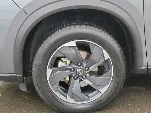 Used 2024 Nissan Rogue SV FWD image 9