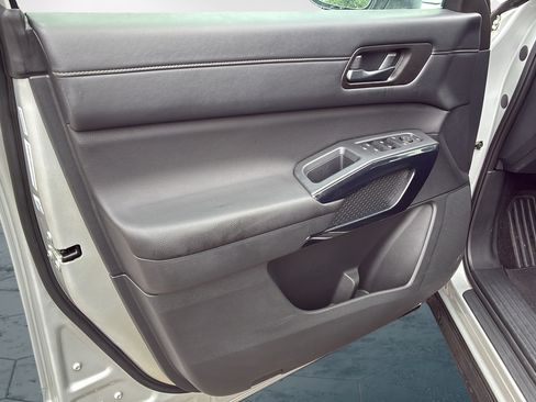Used 2025 Nissan Pathfinder SV FWD image 10