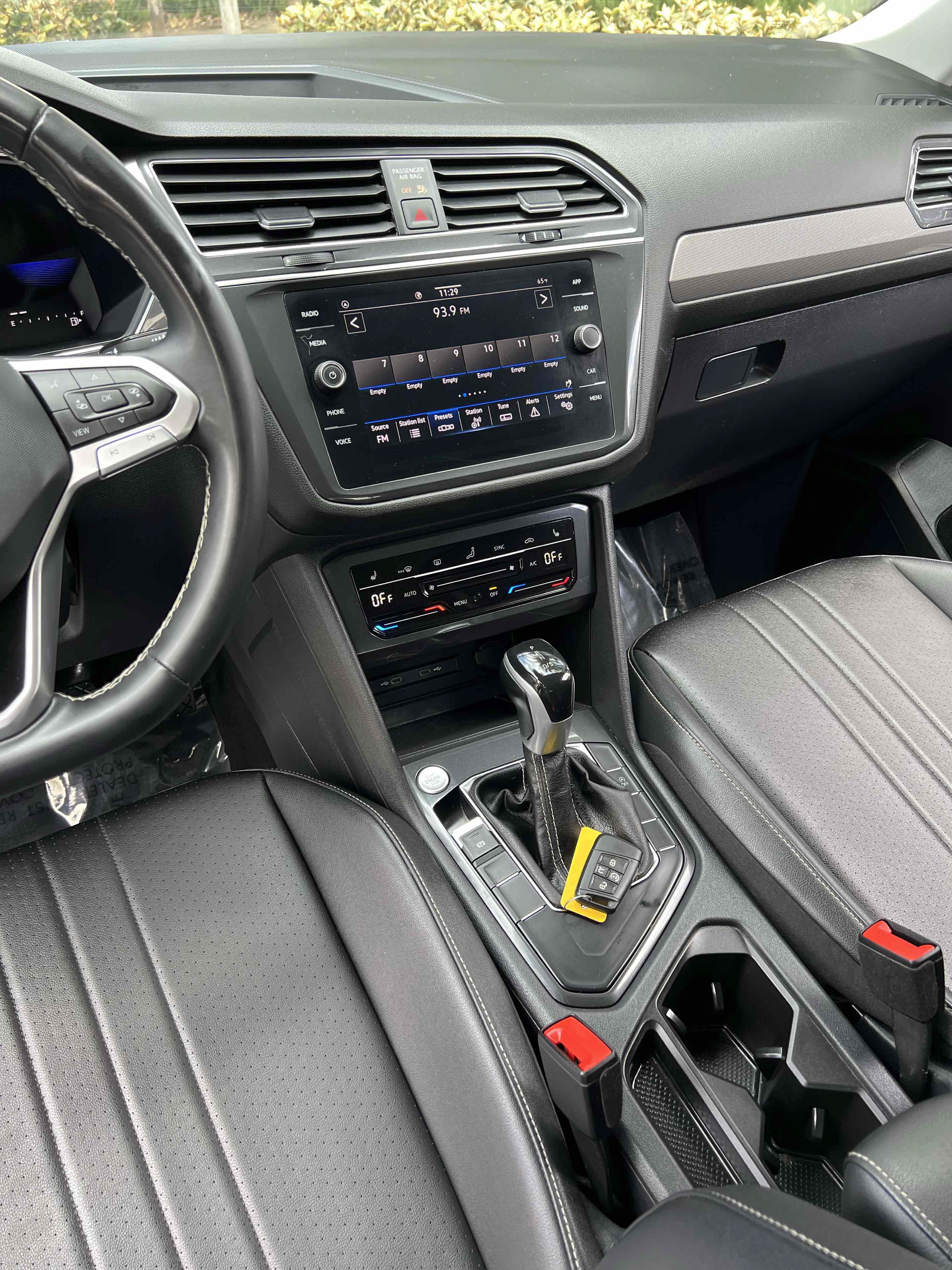 Used 2023 Volkswagen Tiguan SE FWD image 36
