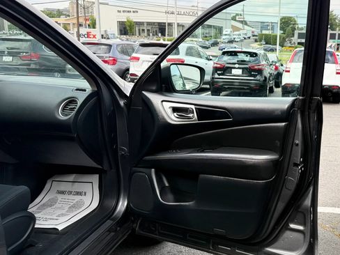 Used 2018 Nissan Pathfinder SV AWD/4WD image 35