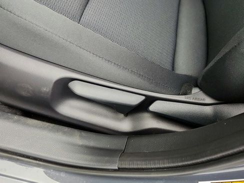 Used 2025 Toyota Prius LE image 11