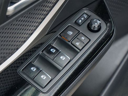 Used 2019 Toyota C-HR XLE FWD image 20