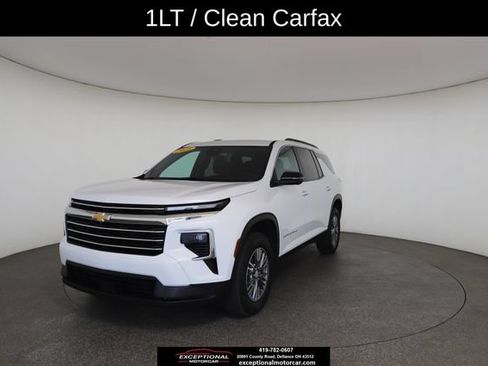 Used 2025 Chevrolet Traverse LT w/ Driver Confidence Package FWD image 1