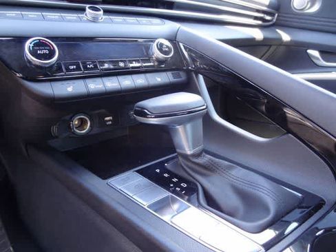 Used 2024 Hyundai Elantra SEL w/ Convenience Package FWD image 11