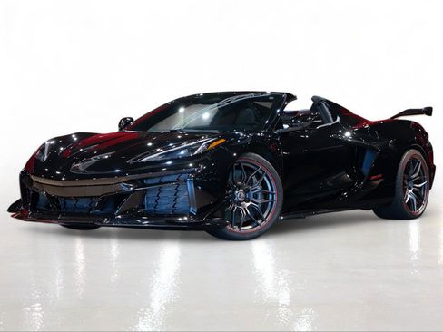 Used 2025 Chevrolet Corvette Z06 w/ Z07 Performance Package RWD image 1