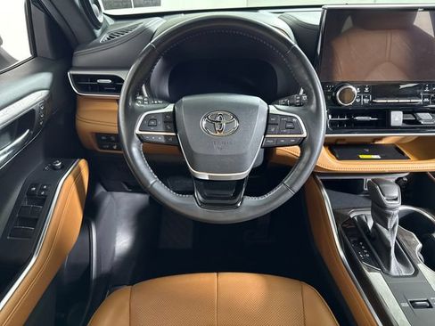 Used 2023 Toyota Highlander Platinum AWD/4WD image 25