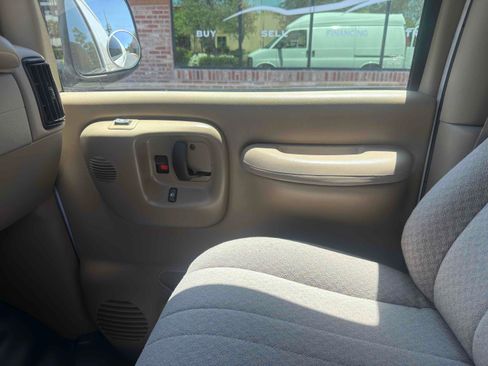 Used 2001 Chevrolet Express 3500 w/ Convenience Pkg 1 RWD image 45