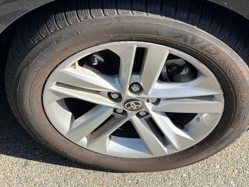 Used 2019 Toyota Corolla SE FWD image 15