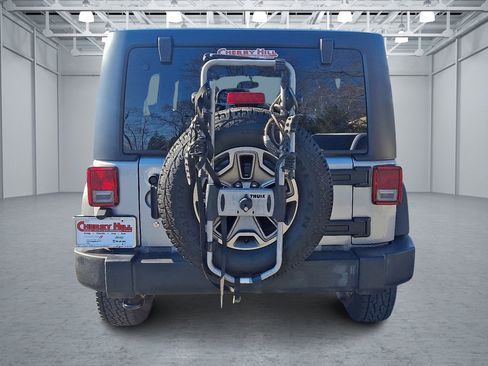 Used 2018 Jeep Wrangler Unlimited Rubicon w/ Cold Weather Group image 4