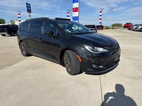 Used 2020 Chrysler Pacifica Touring-L Plus w/ S Appearance Package FWD image 16