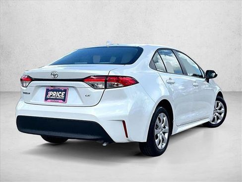 Used 2025 Toyota Corolla LE FWD image 2