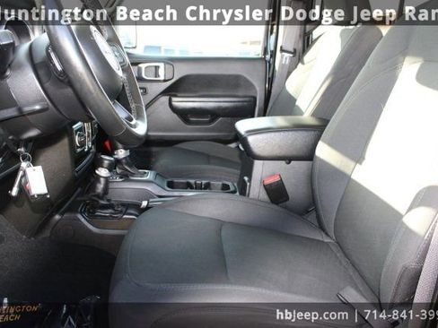Used 2022 Jeep Gladiator Sport image 39