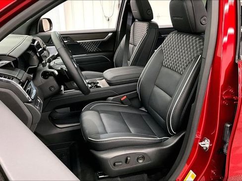 Used 2025 GMC Acadia Denali w/ Super Cruise Package image 24