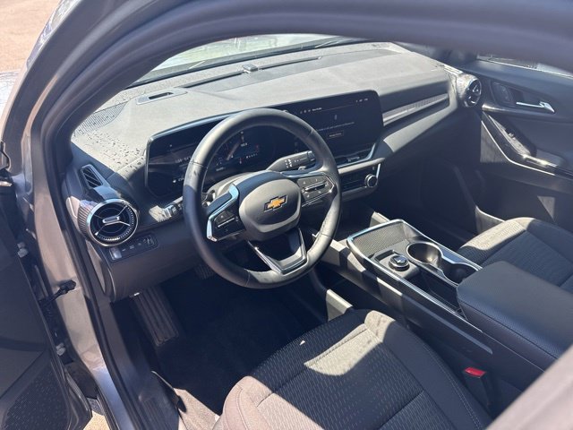 Used 2026 Chevrolet Equinox LT AWD/4WD image 8