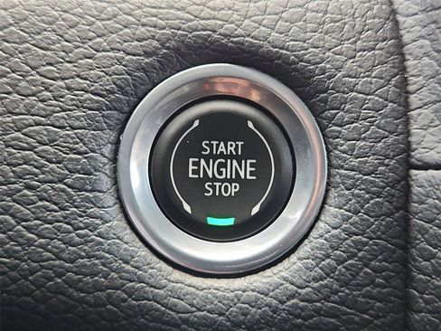 Used 2022 GMC Yukon Denali w/ Denali Premium Package AWD/4WD image 16