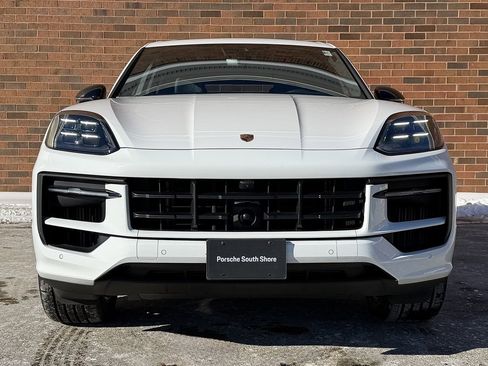 Certified 2025 Porsche Cayenne image 10