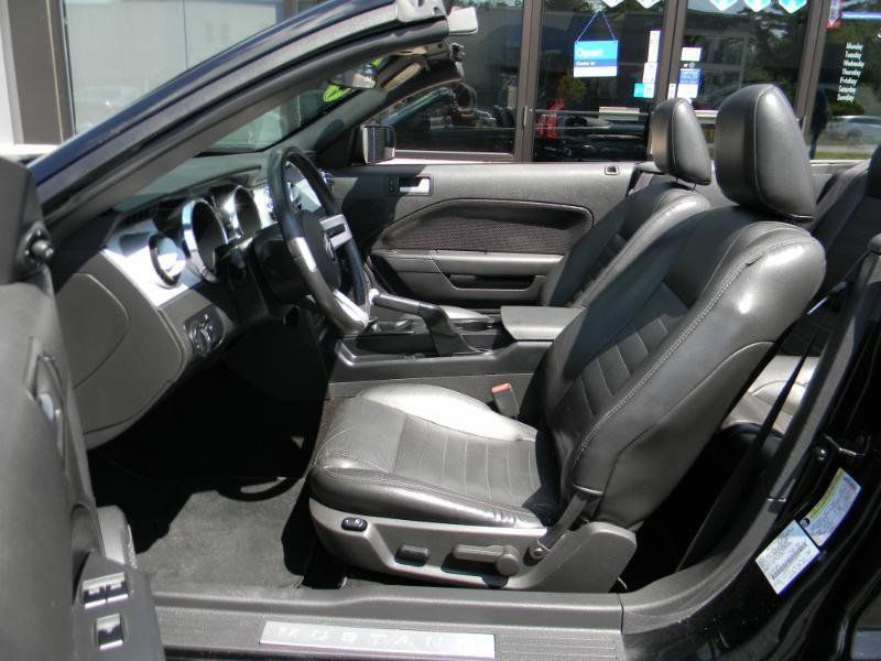 Used 2005 Ford Mustang GT RWD image 14