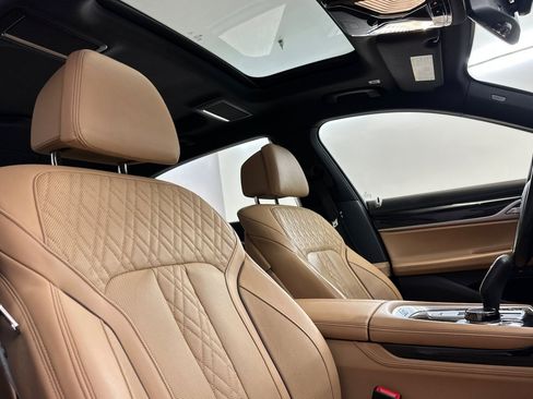 Used 2019 BMW 740i image 31