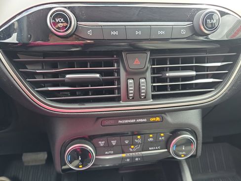 Used 2022 Ford Escape SE w/ SE Sport Appearance Package image 12