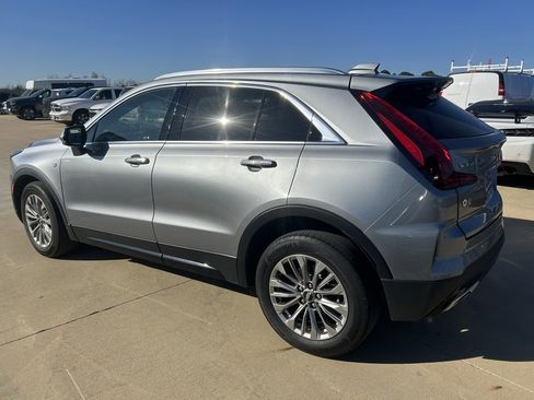 Used 2024 Cadillac XT4 Premium Luxury image 8