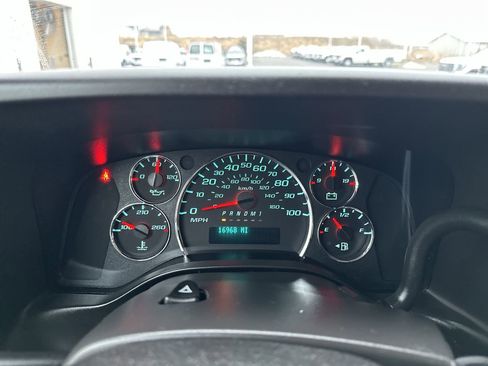 Used 2024 GMC Savana 2500 w/ Driver Convenience Package image 15