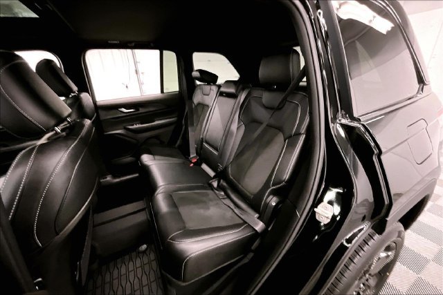 Used 2023 Jeep Grand Cherokee Altitude AWD/4WD image 25