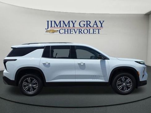 Used 2026 Chevrolet Traverse LT w/ Driver Confidence Package FWD image 6