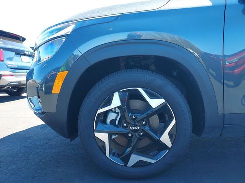 Used 2025 Kia Seltos EX w/ EX Sunroof Package image 16