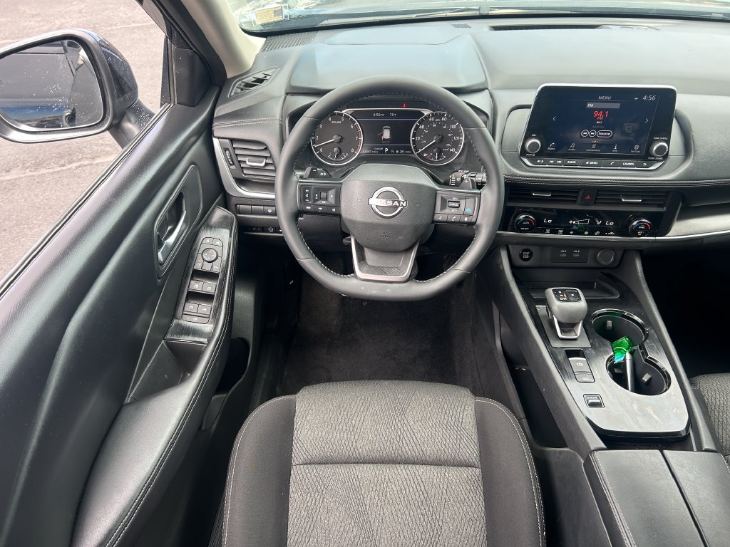 Used 2025 Nissan Rogue SV FWD image 27