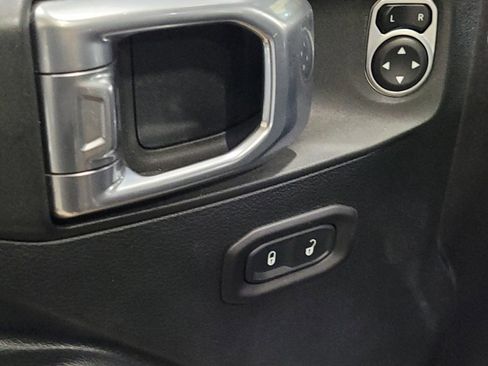 Used 2018 Jeep Wrangler Unlimited Sport S AWD/4WD image 27
