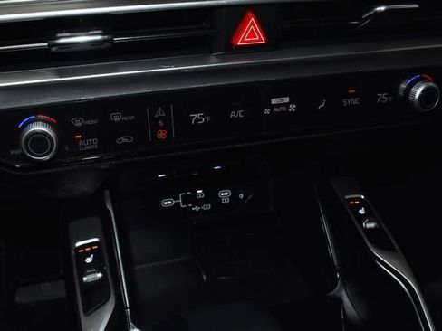 Used 2024 Kia Sorento S image 18