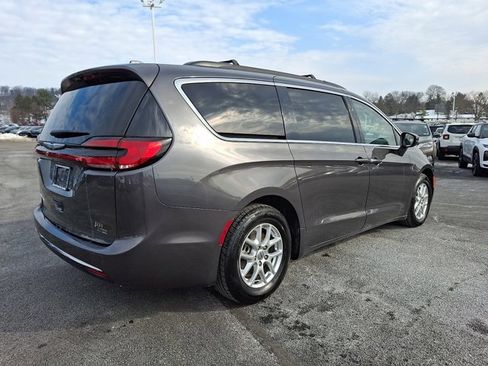 Certified 2022 Chrysler Pacifica Touring-L image 9