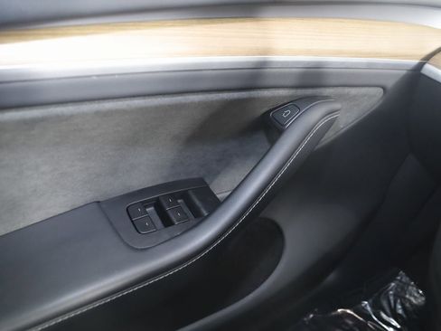 Used 2025 Tesla Model Y Long Range image 28