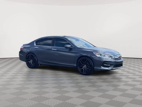 Used 2016 Honda Accord EX image 2