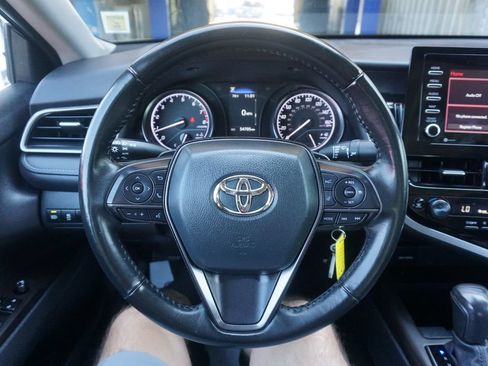 Used 2024 Toyota Camry SE FWD image 3