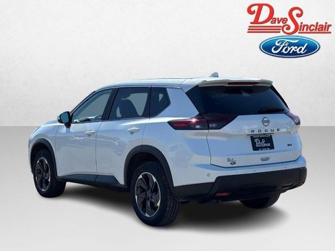 Used 2024 Nissan Rogue SV image 9