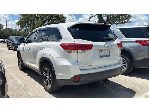 Used 2019 Toyota Highlander Plus AWD/4WD image 6