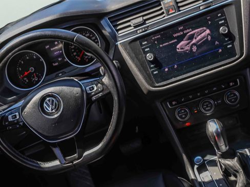 Used 2019 Volkswagen Tiguan SE w/ Panoramic Sunroof Package image 19