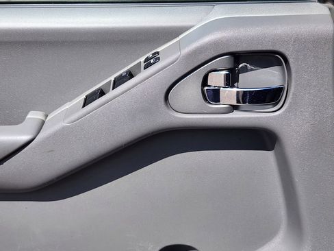 Used 2006 Nissan Frontier SE w/ (P01) Power Pkg AWD/4WD image 19