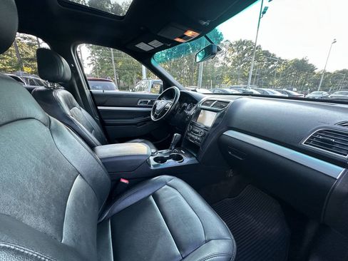 Used 2016 Ford Explorer XLT w/ Equipment Group 202A AWD/4WD image 10