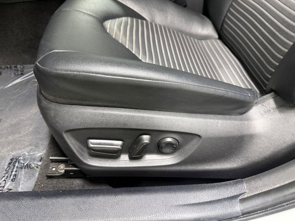 Used 2021 Toyota Camry SE FWD image 10