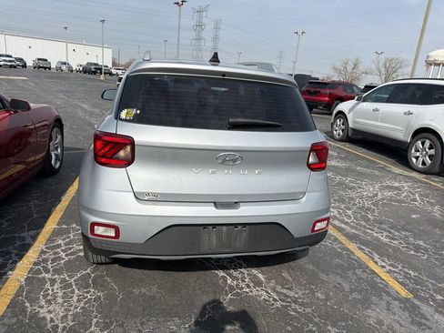 Used 2022 Hyundai Venue SEL w/ Cargo Package image 5