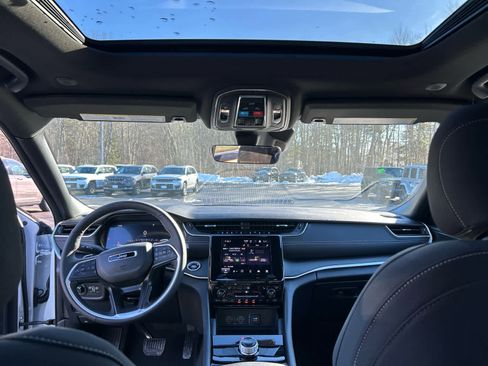 Used 2025 Jeep Grand Cherokee L Laredo w/ Luxury Tech Group I image 44