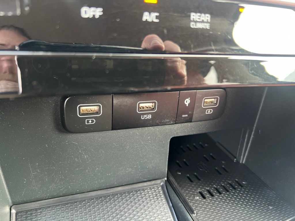 Certified 2023 Kia Carnival SX FWD image 50