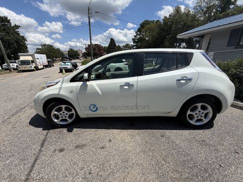 Used 2012 Nissan Leaf SL w/ Protection Pkg FWD image 8